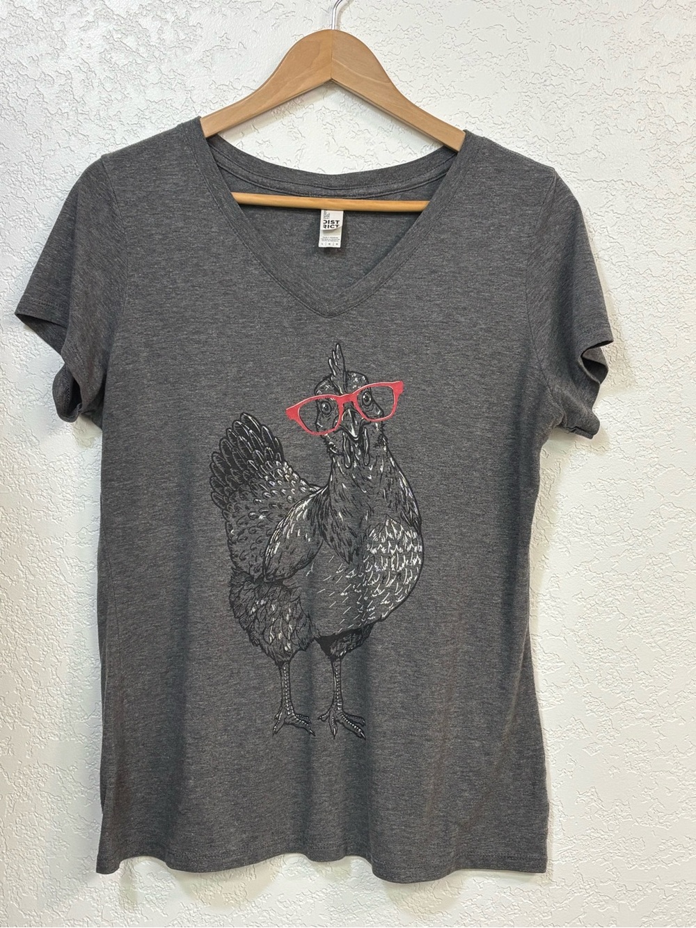Cute Glasses Chick Chicken Hen 4H Farm Egg Humor V-Neck Size Large Tshirt